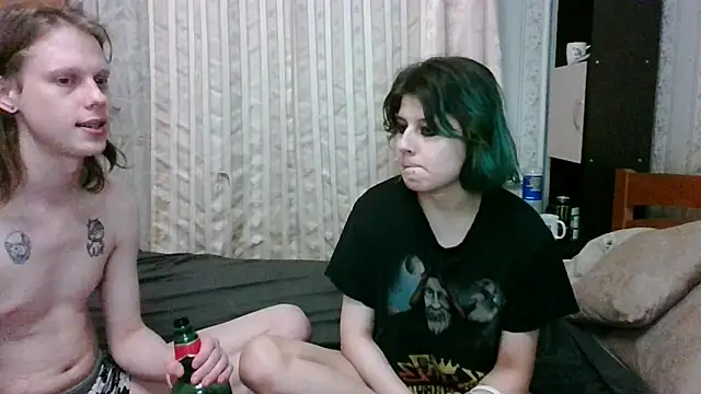 Snapshot of Crystal_Love_Porn chatting on March 16, 1:28 am Crystal Love Porn online show from March 16, 1:28 am