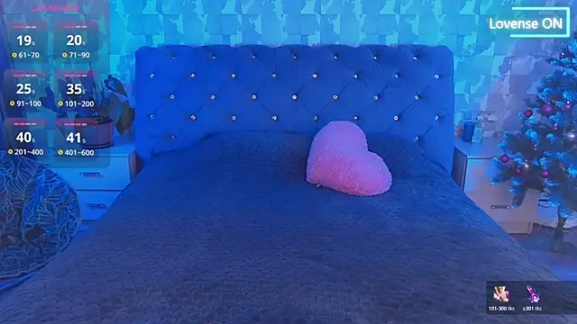 SuzannaWild online show from December 17, 1:17 pm