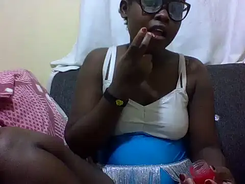 Sweetcecie01 online show from May 6, 8:36 pm