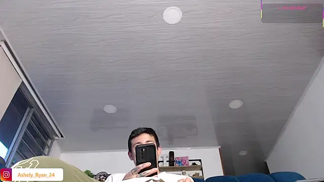 ashely ryan24 online show from March 30, 11:06 pm