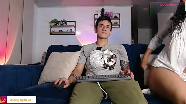 ashely ryan24 online show from March 31, 11:27 pm