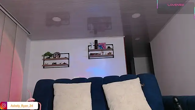 ashely ryan24 online show from April 12, 11:10 pm