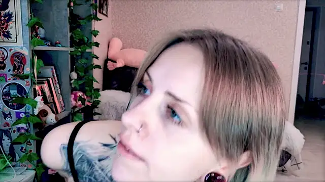 NaniMoore online show from August 1, 7:57 pm