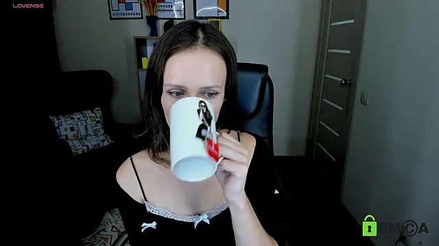 Snapshot of FrancescaCollins chatting on October 13, 11:21 am FrancescaCollins online show from October 13, 11:21 am