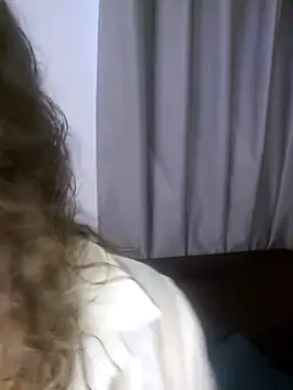 Snapshot of kitty_84 chatting on June 2, 11:01 am kitty 84 online show from June 2, 11:01 am
