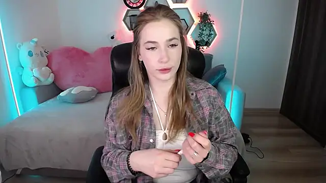Snapshot of SabrinViolet chatting on April 26, 8:12 am SabrinViolet online show from April 26, 8:12 am
