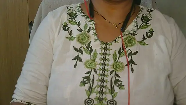Snapshot of Cute_Ruhi99 chatting on April 27, 8:01 am Cute Ruhi99 online show from April 27, 8:01 am