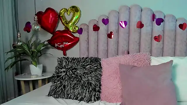 Snapshot of SusanBenett chatting on February 14, 8:15 pm SusanBenett online show from February 14, 8:15 pm