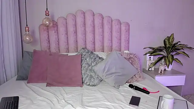 Snapshot of SusanBenett chatting on September 10, 8:09 pm SusanBenett online show from September 10, 8:09 pm