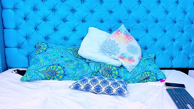 PariisRoa online show from March 2, 4:53 pm