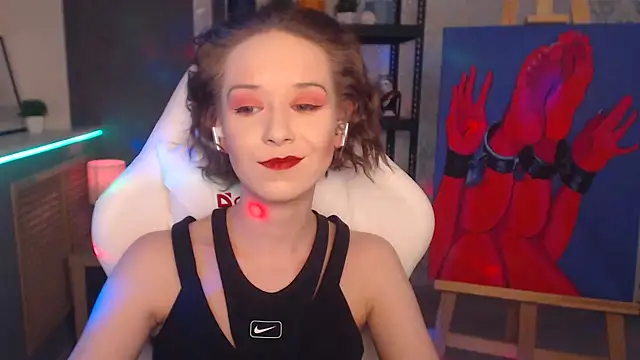 Snapshot of FascinatingEyess chatting on February 15, 4:47 am FascinatingEyess online show from February 15, 4:47 am