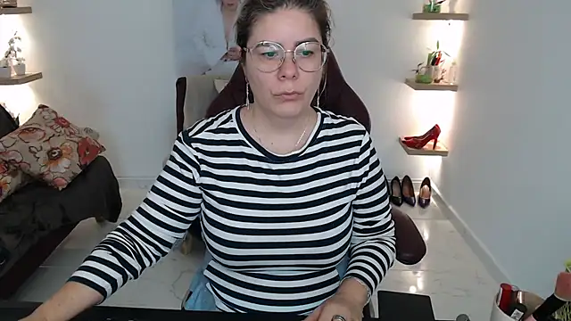 Snapshot of zehra_sanem chatting on April 30, 1:50 pm zehra sanem online show from April 30, 1:50 pm