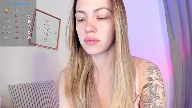 Snapshot of damn_cutie chatting on May 10, 4:39 am damn cutie online show from May 10, 4:39 am