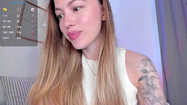 Snapshot of damn_cutie chatting on June 4, 1:28 pm damn cutie online show from June 4, 1:28 pm