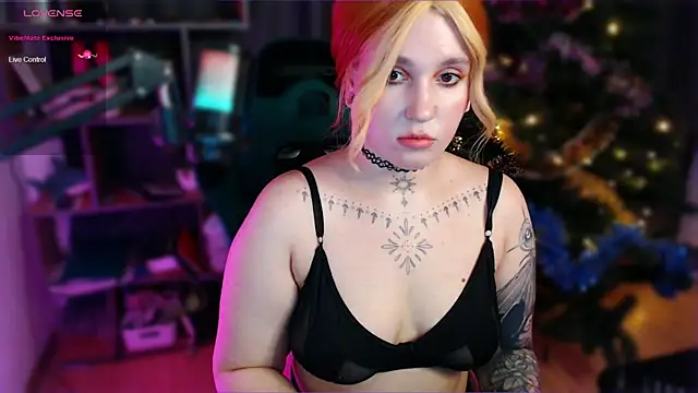 Snapshot of The_Full_Red_Moon chatting on December 11, 3:05 pm The Full Red Moon online show from December 11, 3:05 pm