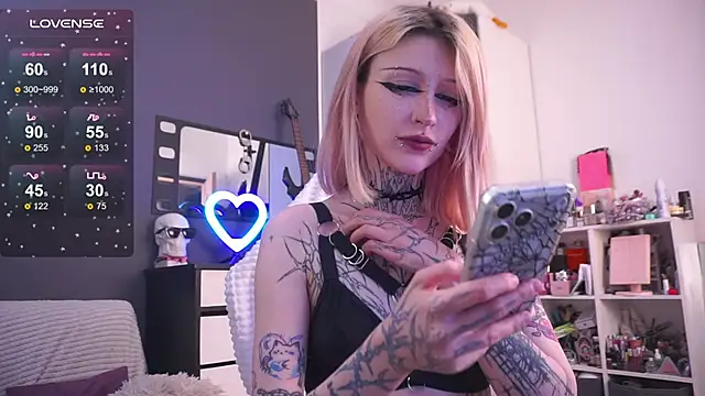 Snapshot of fraulein_mooon chatting on May 28, 9:12 pm fraulein mooon online show from May 28, 9:12 pm