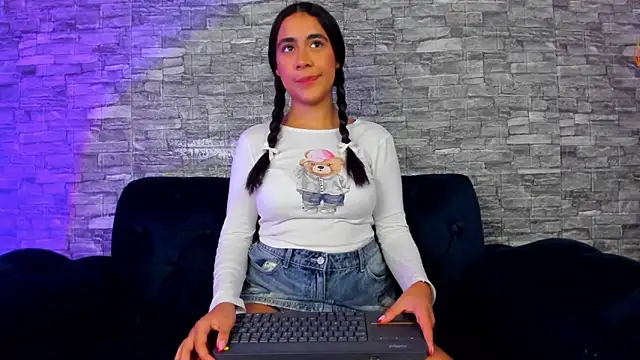 Snapshot of xanna_sweet chatting on February 9, 1:56 pm xanna sweet online show from February 9, 1:56 pm