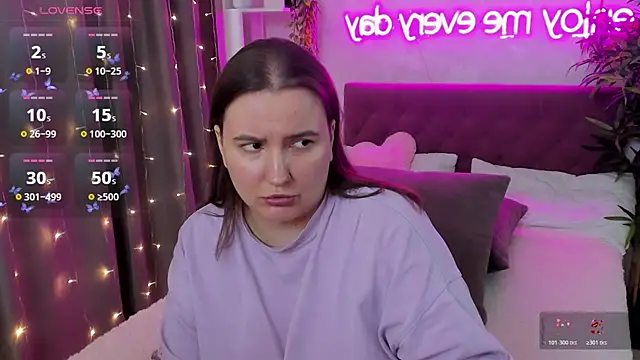 FeralPeach online show from April 18, 7:12 am