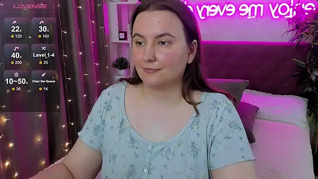 Snapshot of FeralPeach chatting on May 12, 7:27 am FeralPeach online show from May 12, 7:27 am