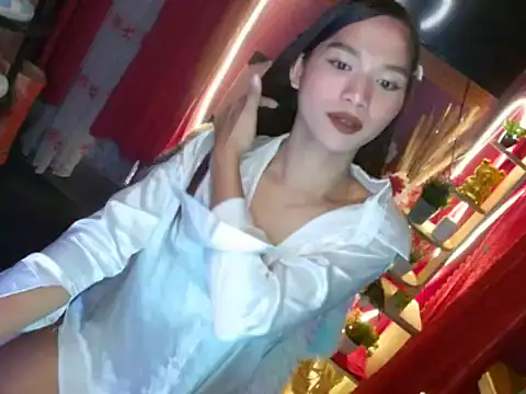 Snapshot of Ur_dreamgurl05 chatting on December 23, 6:11 am Ur dreamgurl05 online show from December 23, 6:11 am