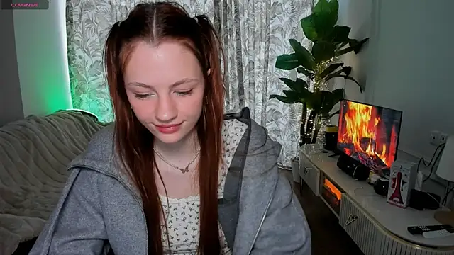 Alyssa Smitt online show from June 4, 2:06 am