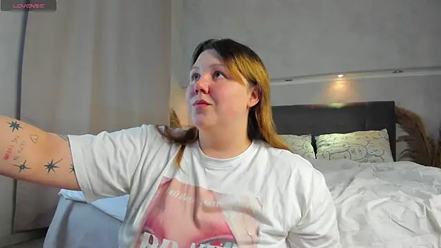 Snapshot of Ruth_Oliver chatting on April 19, 9:19 am Ruth Oliver online show from April 19, 9:19 am