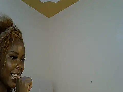 Snapshot of chloe_desire1 chatting on April 12, 10:31 am chloe desire1 online show from April 12, 10:31 am
