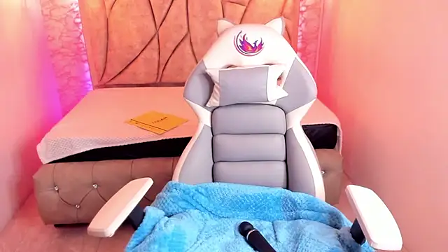 Queen perla  online show from March 10, 3:20 pm