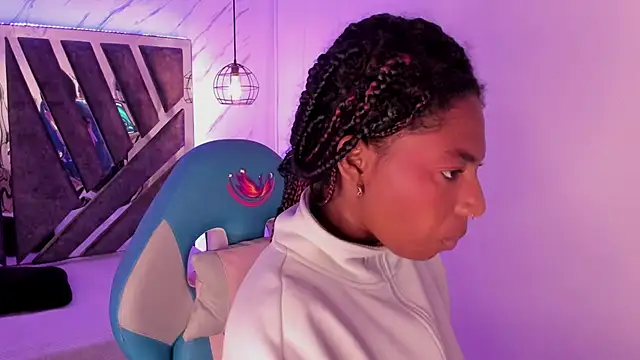 Queen perla  online show from September 24, 12:30 pm