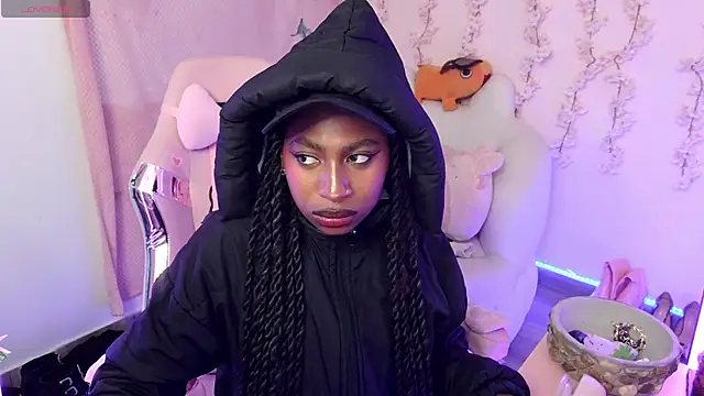 Queen perla  online show from December 17, 11:11 pm