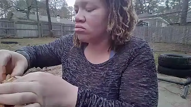 Snapshot of Milfshakecafe chatting on January 5, 3:23 pm Milfshakecafe online show from January 5, 3:23 pm