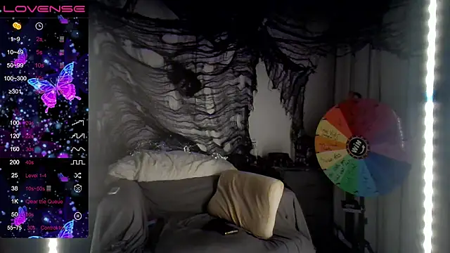 Snapshot of Milfshakecafe chatting on October 7, 7:38 am Milfshakecafe online show from October 7, 7:38 am