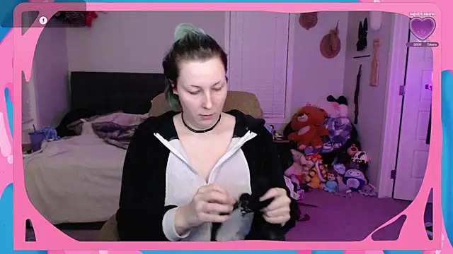 Snapshot of CirqueNoirBlu chatting on October 10, 3:38 am CirqueNoirBlu online show from October 10, 3:38 am