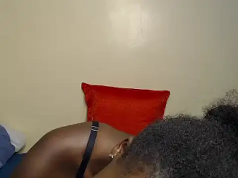 Snapshot of erlyn_misha chatting on March 3, 4:14 pm erlyn misha online show from March 3, 4:14 pm