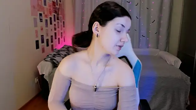 Snapshot of Vanessa_Verona chatting on February 19, 8:52 pm Vanessa Verona online show from February 19, 8:52 pm