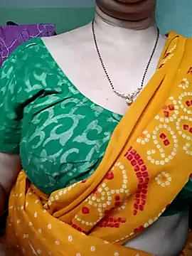 Snapshot of Rosy-B chatting on April 28, 12:42 am Rosy-B online show from April 28, 12:42 am