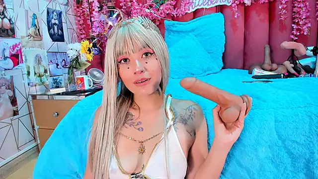 Snapshot of Alicebenett chatting on November 14, 9:46 pm Alicebenett online show from November 14, 9:46 pm