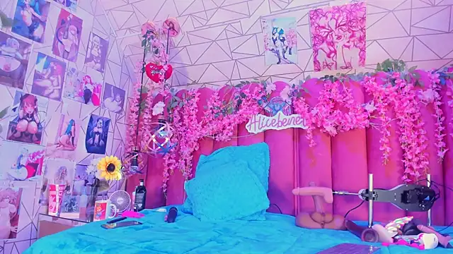 Snapshot of Alicebenett chatting on November 22, 10:20 pm Alicebenett online show from November 22, 10:20 pm