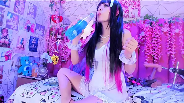 Snapshot of Alicebenett chatting on February 22, 10:41 pm Alicebenett online show from February 22, 10:41 pm