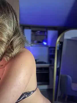 SaraFerreira online show from October 22, 1:17 am