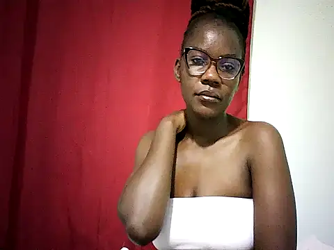 Snapshot of Pierra77 chatting on May 8, 6:08 am Pierra77 online show from May 8, 6:08 am