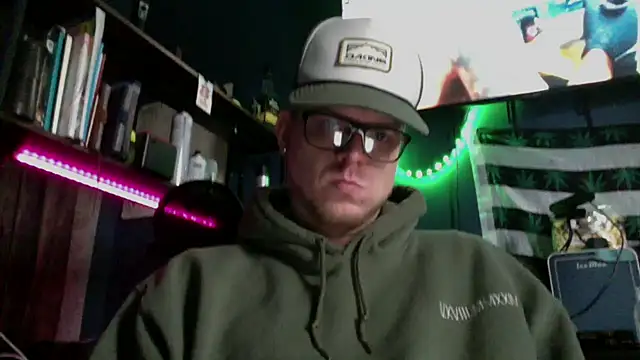 Snapshot of traejddd chatting on March 21, 3:48 pm traejddd online show from March 21, 3:48 pm
