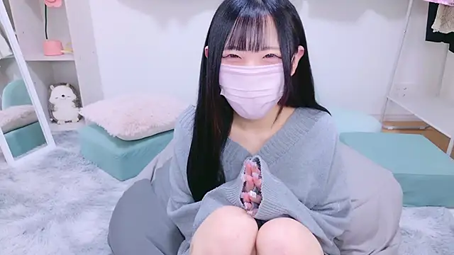 Snapshot of Suzu_ch_xx chatting on December 4, 6:50 pm Suzu ch xx online show from December 4, 6:50 pm