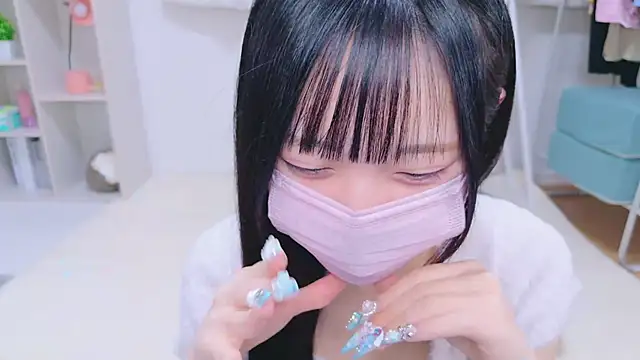 Snapshot of Suzu_ch_xx chatting on December 13, 9:09 pm Suzu ch xx online show from December 13, 9:09 pm