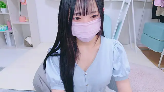 Snapshot of Suzu_ch_xx chatting on December 14, 1:06 am Suzu ch xx online show from December 14, 1:06 am