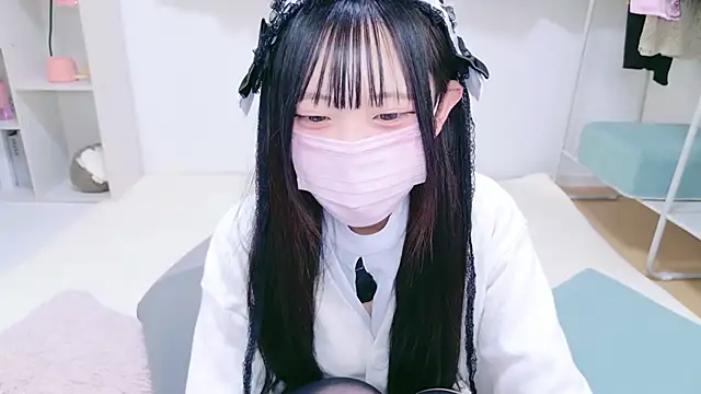 Snapshot of Suzu_ch_xx chatting on December 15, 4:37 pm Suzu ch xx online show from December 15, 4:37 pm