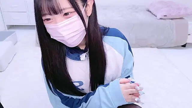 Snapshot of Suzu_ch_xx chatting on January 3, 6:35 pm Suzu ch xx online show from January 3, 6:35 pm