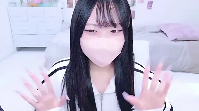 Snapshot of Suzu_ch_xx chatting on October 19, 1:12 pm Suzu ch xx online show from October 19, 1:12 pm