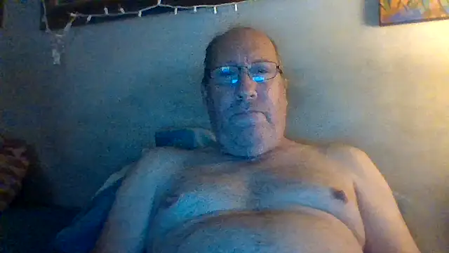Snapshot of hornyrich69 chatting on January 17, 5:01 am hornyrich69 online show from January 17, 5:01 am
