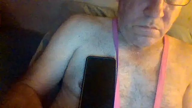Snapshot of hornyrich69 chatting on February 1, 7:40 am hornyrich69 online show from February 1, 7:40 am